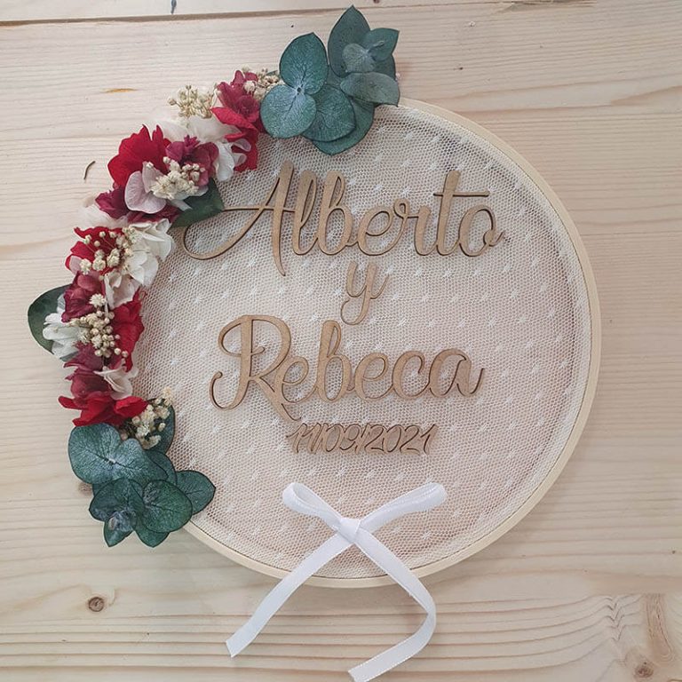 Porta alianzas personalizado de madera Los más originales