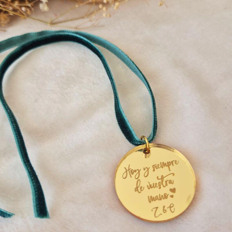 Medalla Espejo Personalizada para Ramo de Novia - Imagen 8