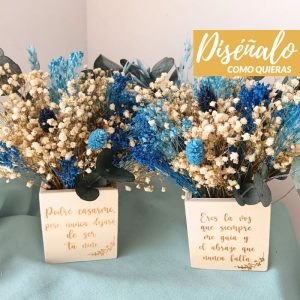 Cajita de madera con flores preservadas personalizada