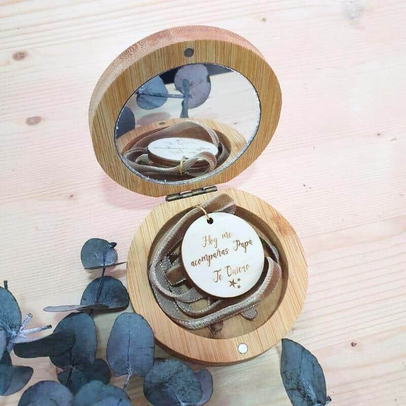 Medalla Personalizada para Ramo de Novia - Grabada en Madera - Imagen 15