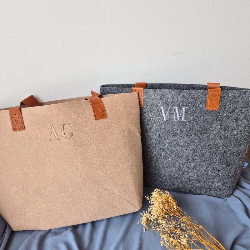 Bolso personalizado con iniciales bordadas