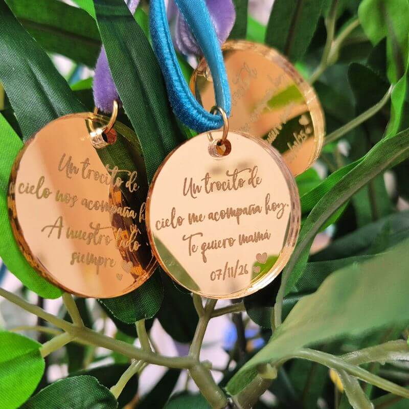 Medalla Espejo Personalizada para Ramo de Novia - Imagen 3