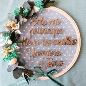 Bastidor porta alianzas con Flores | Modelo Princesa Madera
