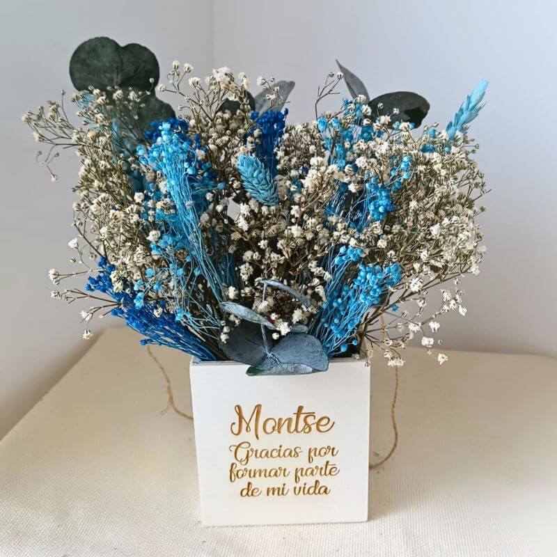 Cajita de madera con flores preservadas personalizada - Imagen 3