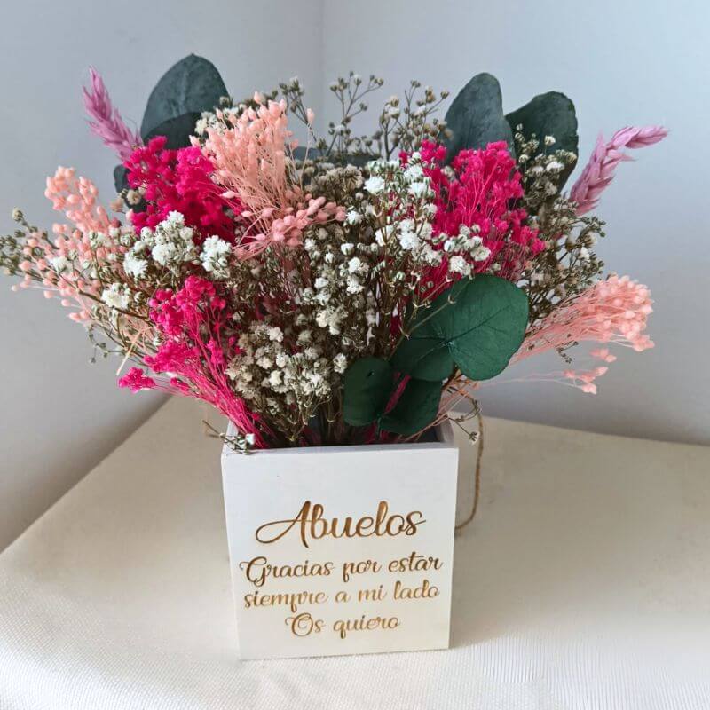 Cajita de madera con flores preservadas personalizada - Imagen 11