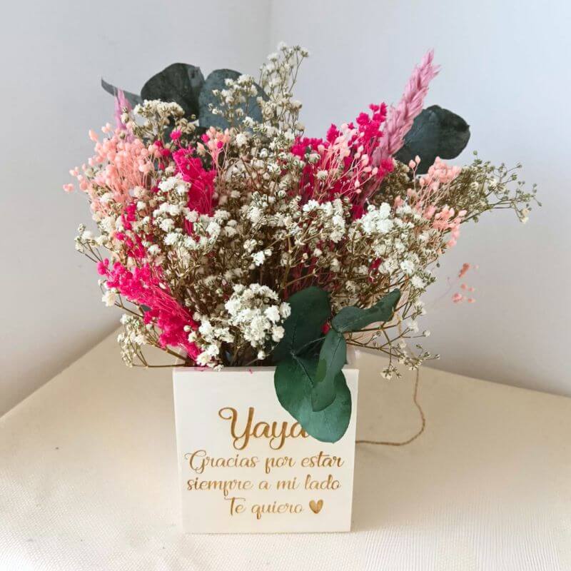 Cajita de madera con flores preservadas personalizada - Imagen 8