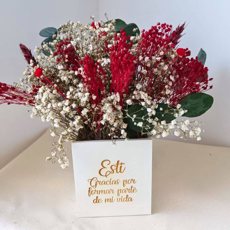 Cajita de madera con flores preservadas personalizada - Imagen 7