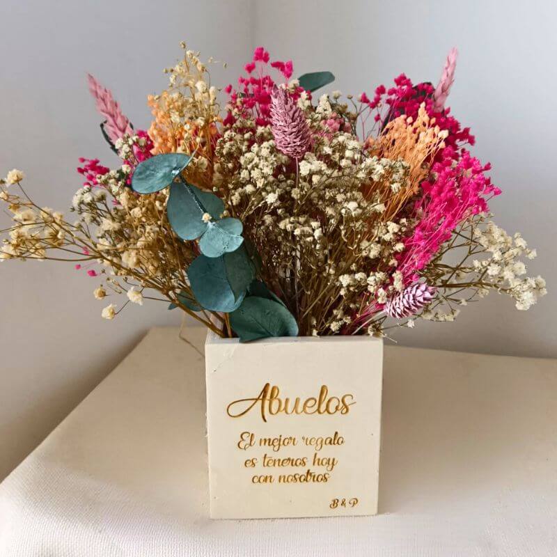 Cajita de madera con flores preservadas personalizada - Imagen 16