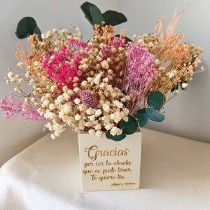 Caja de Madera con Flores Preservadas para Mamá – Personalizada con Frase Grabada