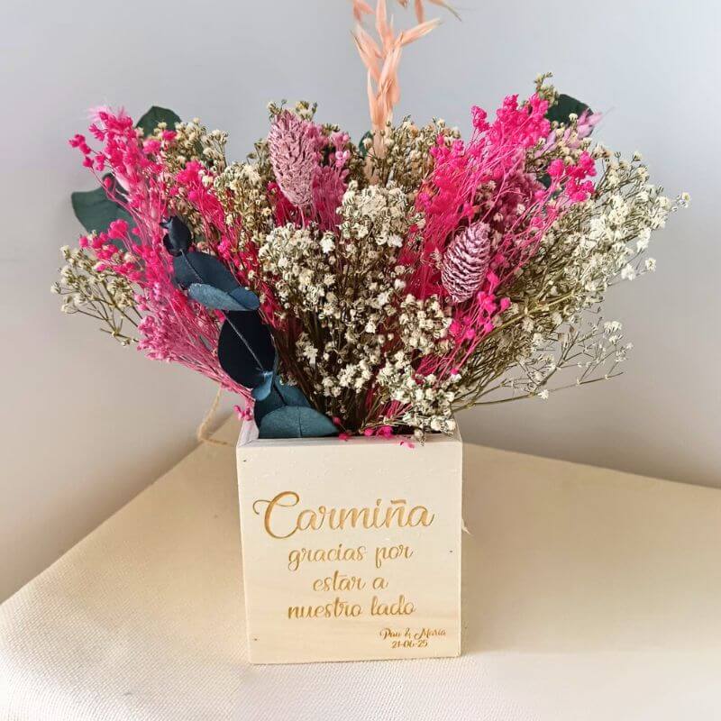 Cajita de madera con flores preservadas personalizada - Imagen 10