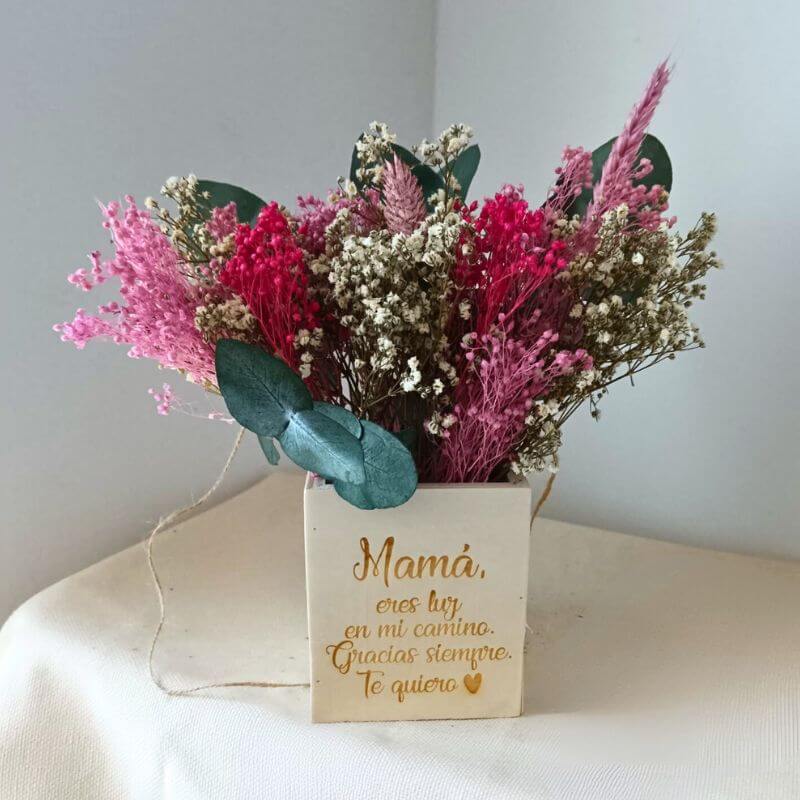 Cajita de madera con flores preservadas personalizada - Imagen 13