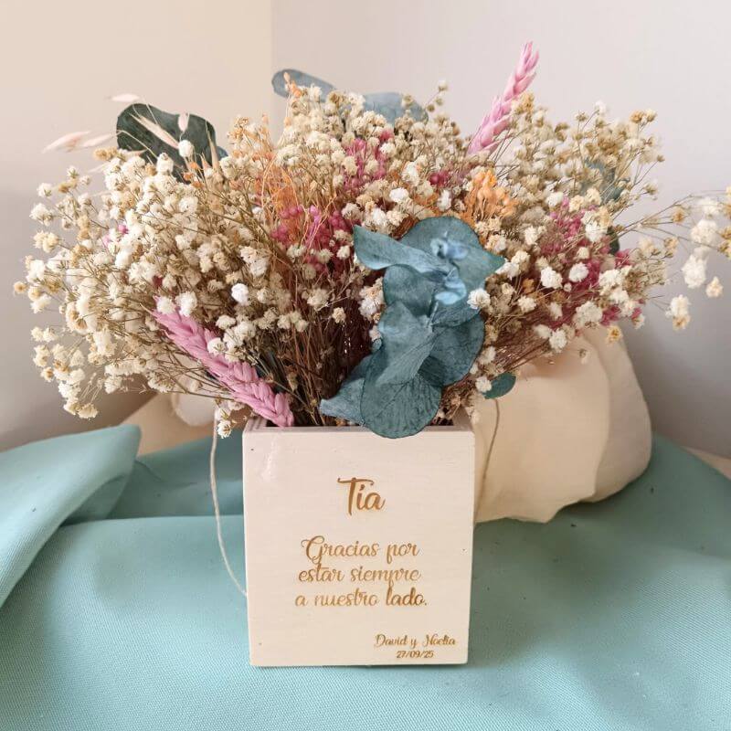 Cajita de madera con flores preservadas personalizada - Imagen 19