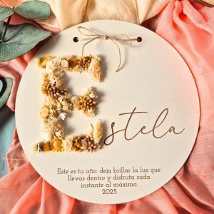 Placa inicial con flores preservadas