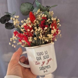 Taza de Metal con Flores Preservadas - Modelo San Valentín
