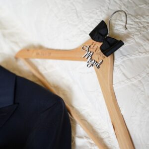 Percha para novio personalizada
